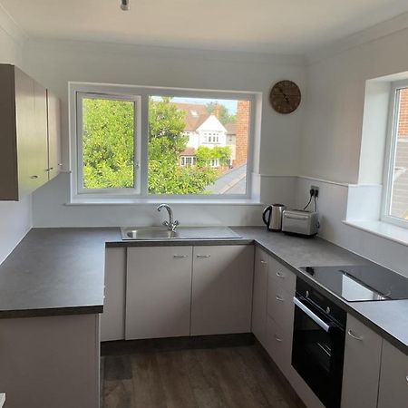 Large 2-Bedroom Maisonette With Free Parking Twickenham Ngoại thất bức ảnh